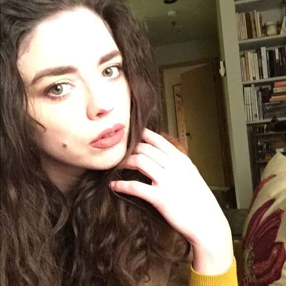 Meet your Posher, Alexandra - Picture 2 of 2